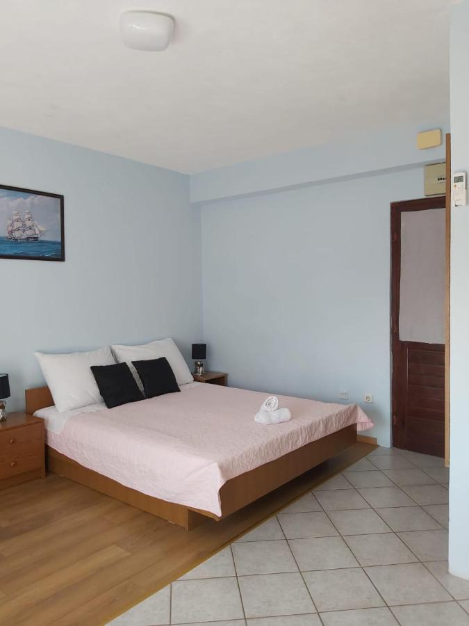 Apartments Nature Omis Exterior photo
