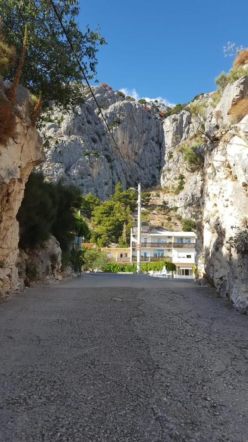 Apartments Nature Omis Exterior photo